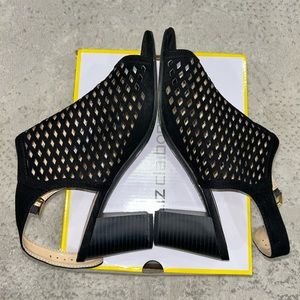 Liz Claiborne size 9 wide women’s heels.